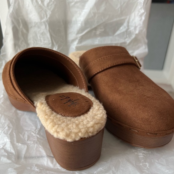 Style & Co Womens Dakotaa Slip-On Tan Suede Clogs 5M Buckle Cozy Winter Casual - Picture 3 of 16